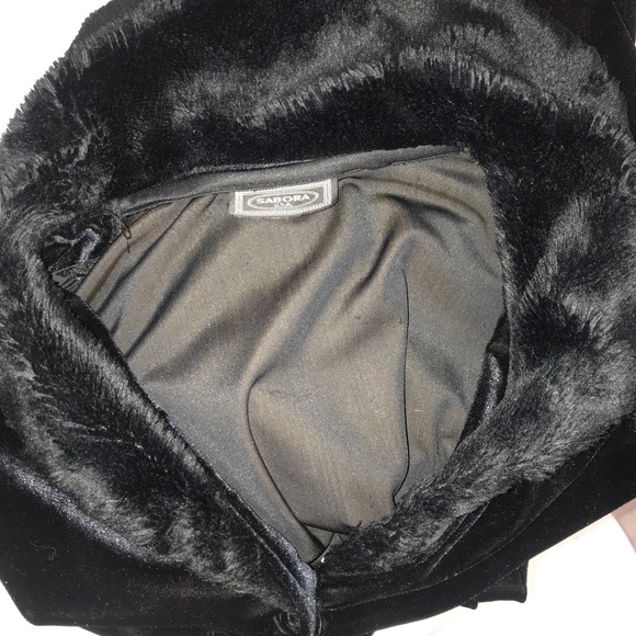 Sabora Black Velvet Fur Trimmed Long Sleeve Robe - Picture 4 of 12